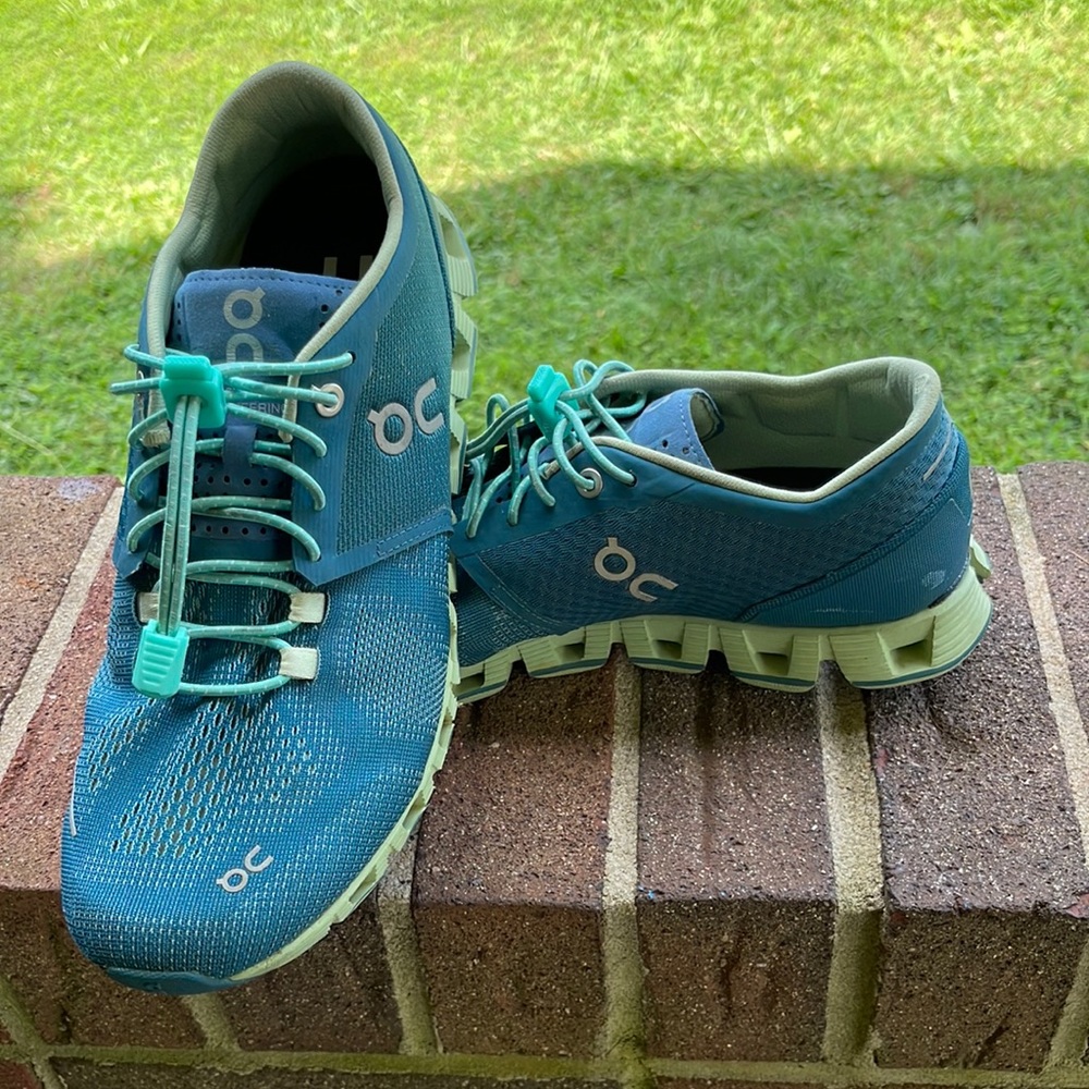 Womens On Cloud shoes